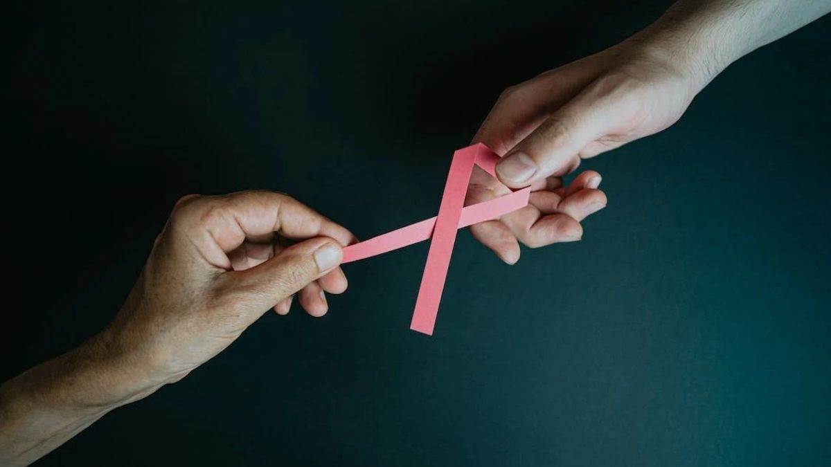 https://www.jagranimages.com/images/newimg/07112023/07_11_2023-breast_cancer_symbol_23574498_0187337.jpg