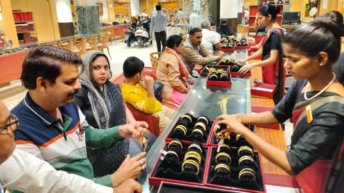 https://www.jagranimages.com/images/newimg/07112023/07_11_2023-dhanteras_23575438.jpg