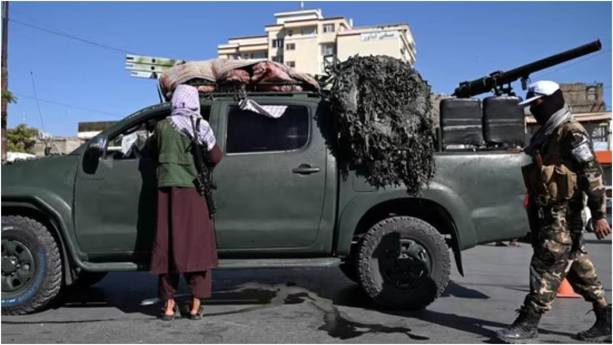 kabul bus explosion seven dead 20 injured