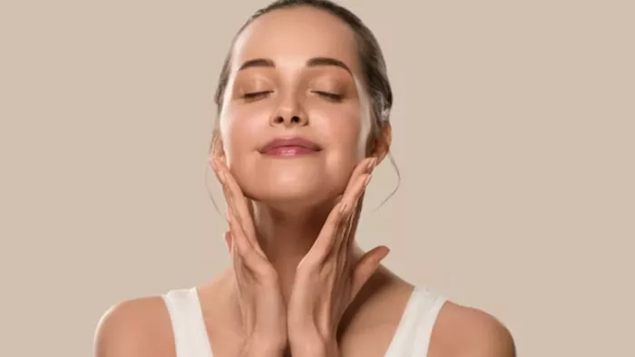Skin Care Tips: ग्लोइंग स्किन के लिए किचन में रखी इन चीजों का करें इस्तेमाल