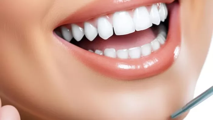 Teeth Whitening Tips: इन तरीकों से चमकाएं अपने दांत