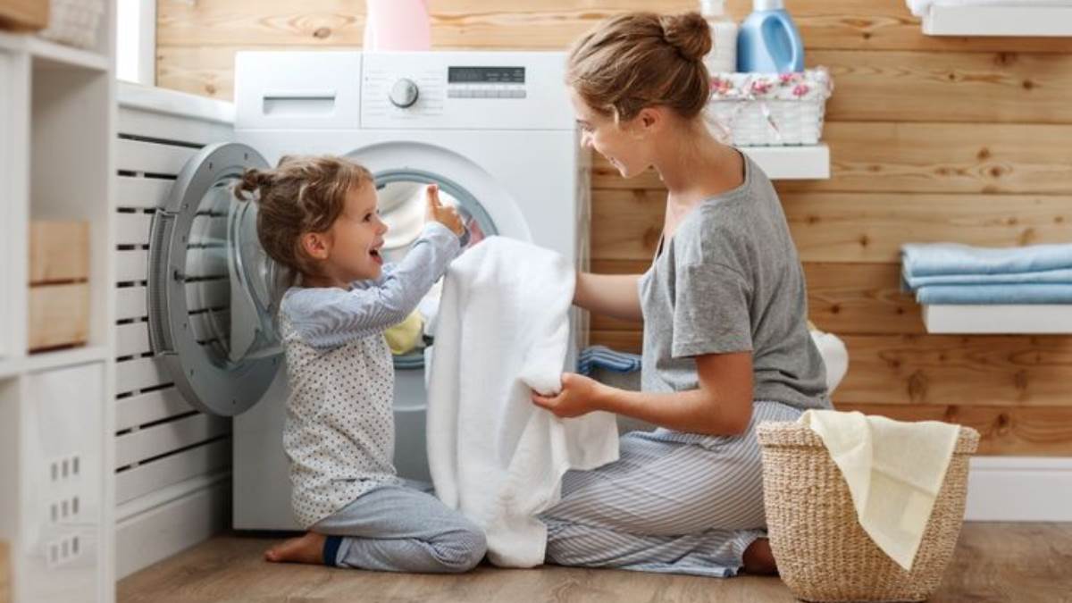 हाथों को दें आराम और लाएं 7Kg कैपेसिटी वाली बेस्ट Washing Machine, मात्र ₹14,790 में होगी दाग-धब्बों की सफाई