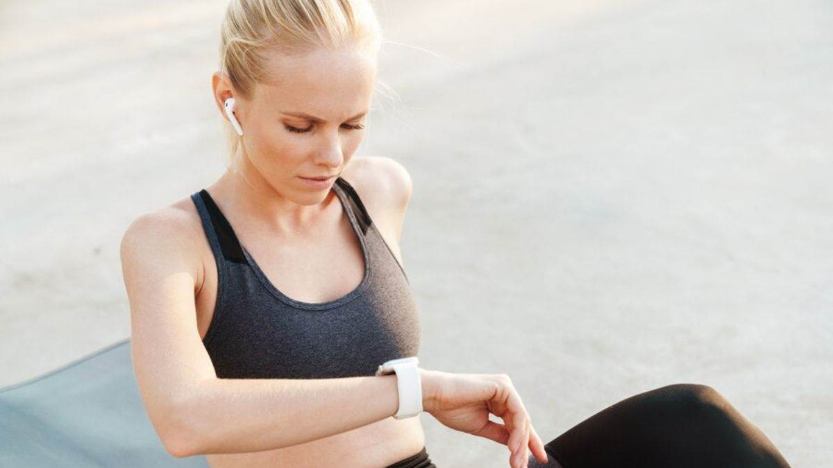 https://www.jagranimages.com/images/newimg/07112024/07_11_2024-best_smartwatch_for_women_23827382.jpg