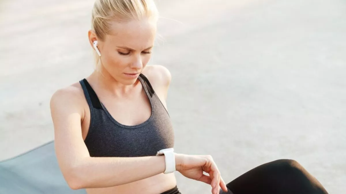 मार्केट से आउट हो रहा महिलाओ की Smart Watch का शानदार कलेक्शन, स्टाइलिश और अट्रैक्टिव डिजाइन की वजह से बनी यूजर्स की पहली पसंद