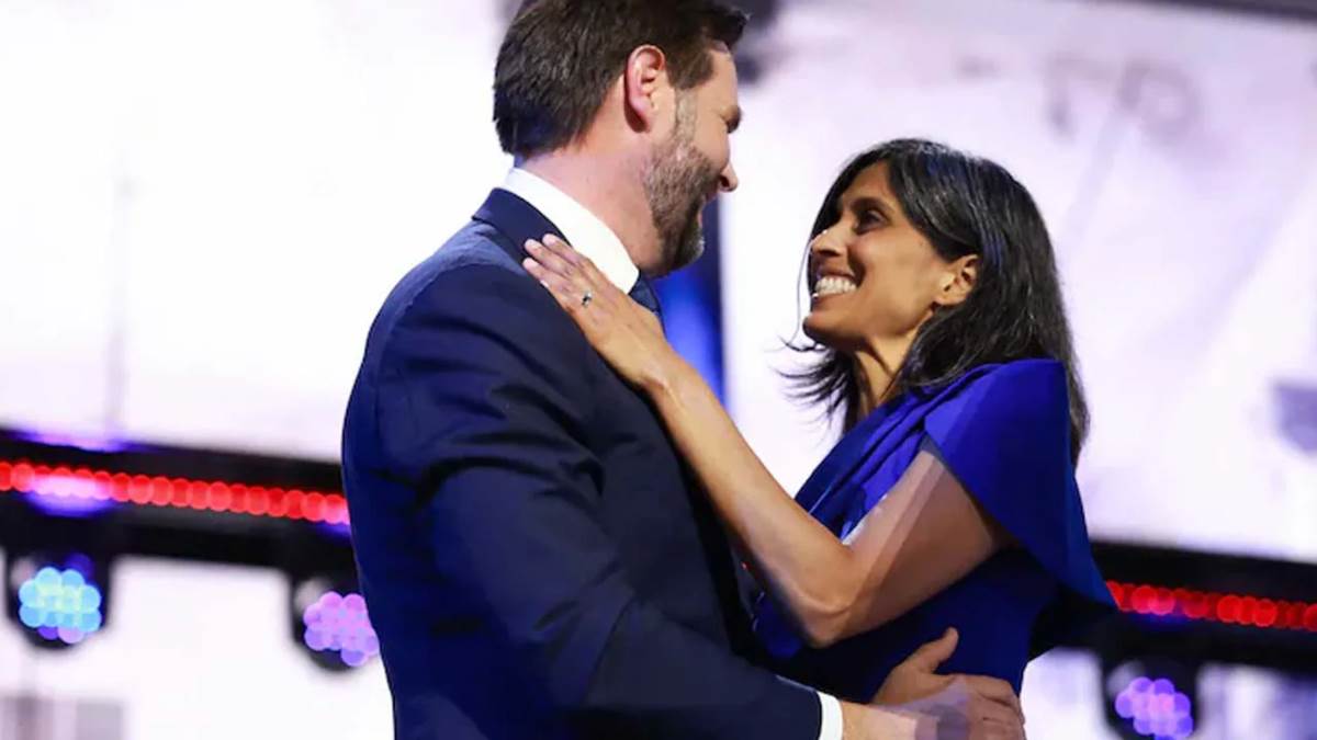 https://www.jagranimages.com/images/newimg/07112024/07_11_2024-jd_and_usha_vance_love_story_23827519.jpg