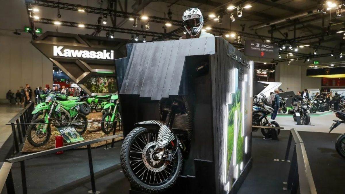 https://www.jagranimages.com/images/newimg/07112024/07_11_2024-kawasaki_kle_adventure_bike_23827313.jpg