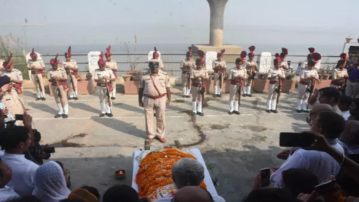 शारदा सिन्हा को बेटे अंशुमान ने दी मुखाग्नि