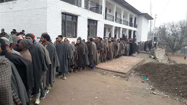 LIVE DDC Election: Voting continues for 34 seats in Jammu Kashmir 2G mobile  internet service in Anantnag closed