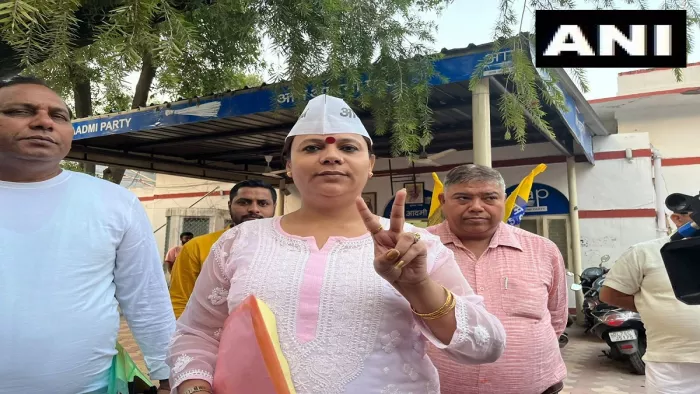 AAP की ट्रांसजेंडर उम्मीदवार बॉबी किन्नर ने दर्ज की जीत (फोटो एएनआइ)
