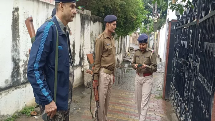 पंकज मिश्रा के साहिबगंज स्थित आवास में पहुंची सीबीआई की टीम।