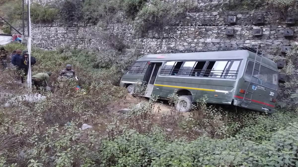 https://www.jagranimages.com/images/newimg/07122024/07_12_2024-doon_accident_23843755.jpg