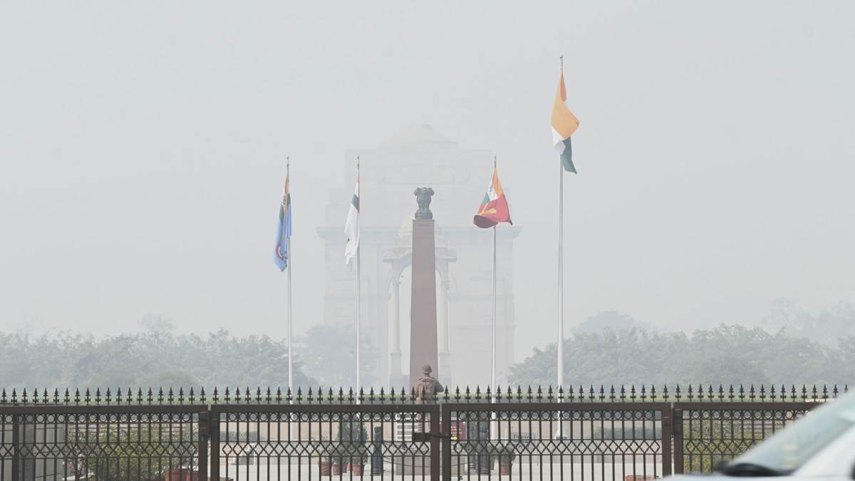 https://www.jagranimages.com/images/newimg/07122024/07_12_2024-india_gate_pollution_1_23843735.jpg
