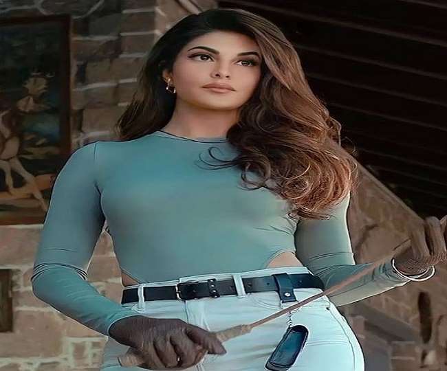 Jacqueline Fernandez Conman Kiss: जैकलीन फर्नांडिस को सुकेश चंद्रशेखर किस करते नजर आ रहे हैंl