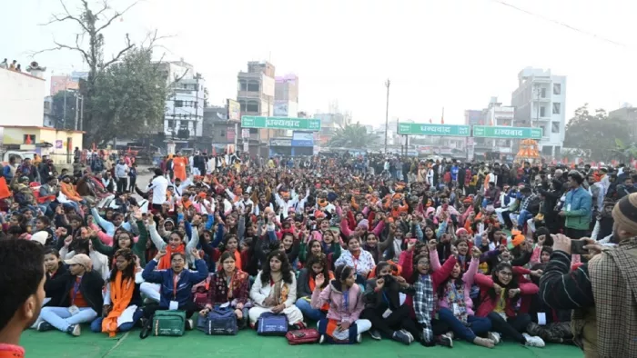 विद्यार्थी परिषद के खुला अधिवेशन में छात्र नेताओं ने भरी हुंकार