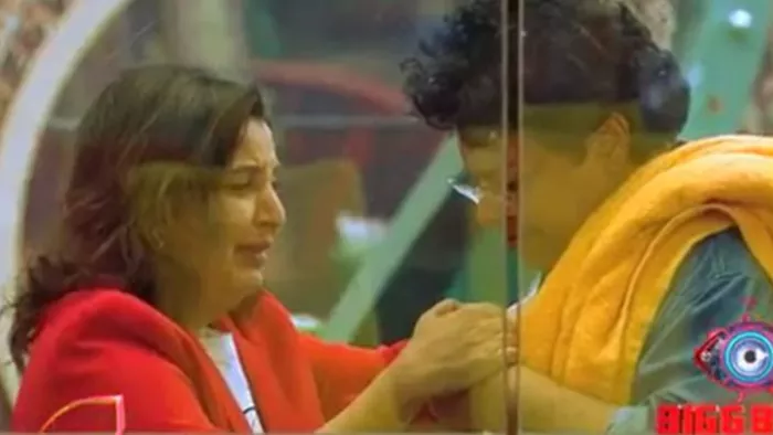 Farah Khan started crying after hug her brother Sajid Khan.