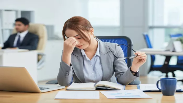 Mood Swings: बार-बार मूड स्विंग की समस्या से हैं परेशान, तो दूर करने के लिए अपनाएं ये उपाय