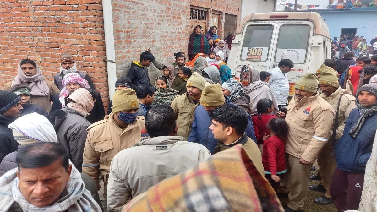 Death Due To Room Heater यूपी के सीतापुर में चार लोगों की पेट्रोमैक्स जलाकर सोने से दम घुटने पर मौत