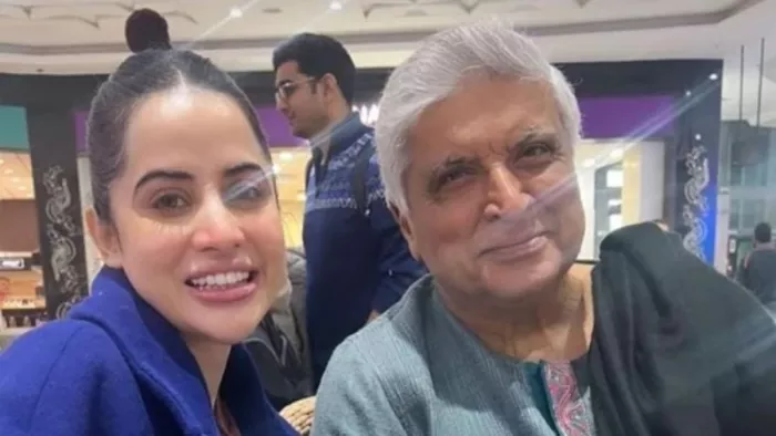 Uorfi javed Pose With Javed Akhtar Javed Akhtar was seen posing with Urfi Javed