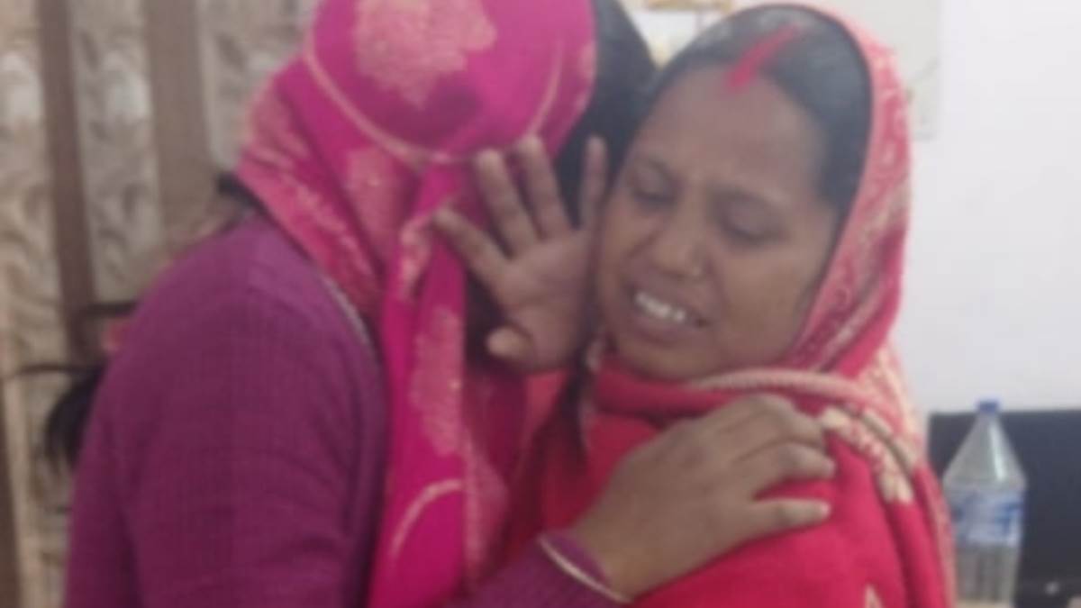 प्लीज सर! मेरा नाम जुड़वा दीजिए, नहीं तो परीक्षा नहीं दे पाऊंगी... DEO