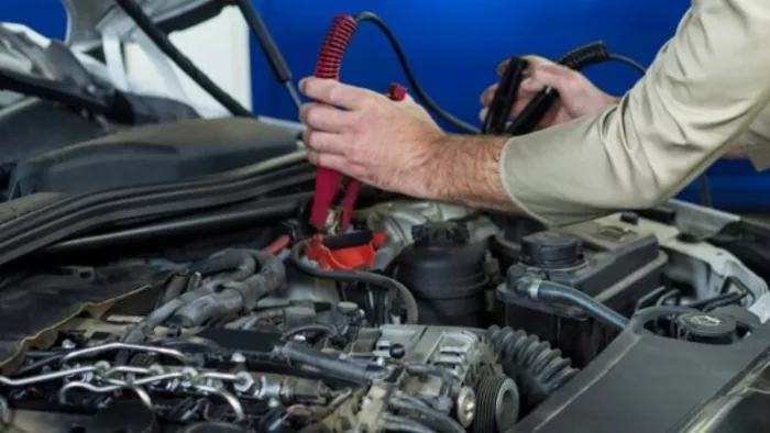 Car Alternator से होने वाली दिक्कतों की ऐसे पहचान कर सकते हैं।