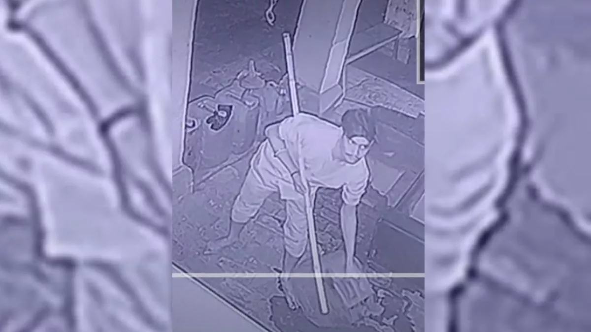 Bihar Crime: दरभंगा में पुलिस वालों को जिंदा जलाने की कोशिश... असामाजिक तत्वों ने थाने में लगाई आग, कैमरे में कैद हुई सारी करतूत