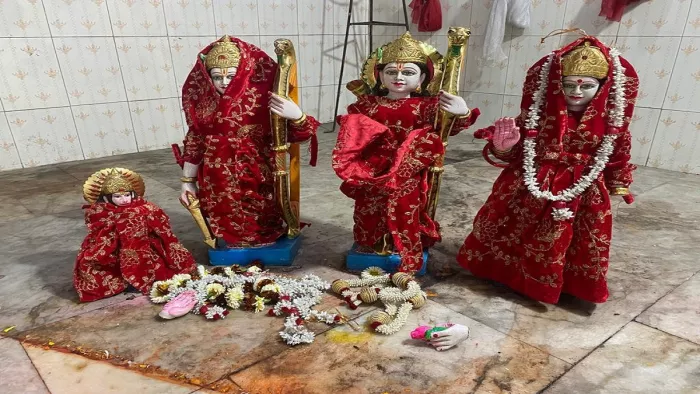 बरियातू में असामाजिक तत्वाों ने प्रतिमा को किया क्षतिग्रस्त।