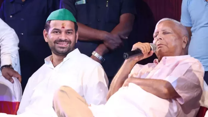 लालू के लाल की RJD नेताओं को नसीहत, कहा- धर्म पर बोलने से करें परहेज; नाथूराम गोडसे का किया जिक्र