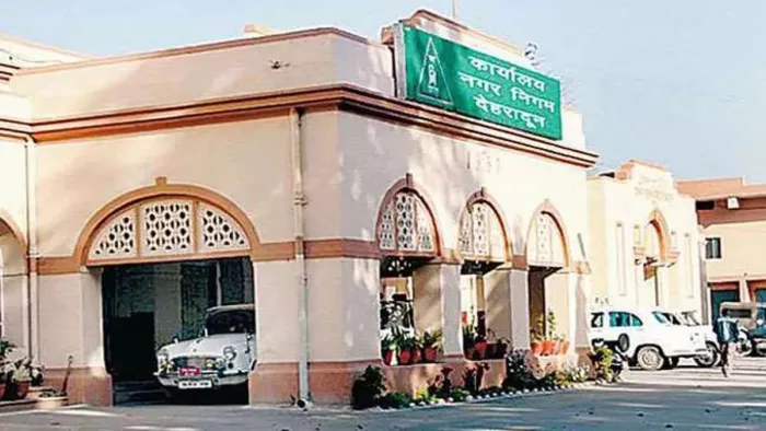 Dehradun News: नगर निगम बोर्ड भंग होने से पहले बदल दी गई थी कर्मचारियों की सूची