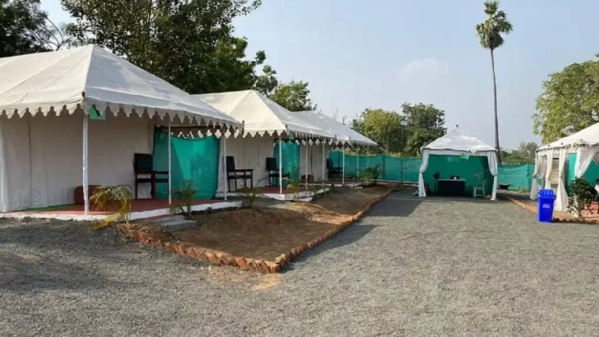 खुद देखिए हाल... एक वर्ष बाद भी टेंट आवास योजना शुरू नहीं, सवाल करने पर मिला ये जवाब