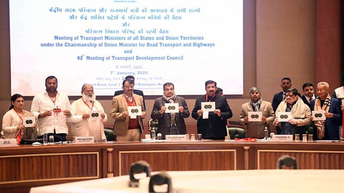 nitin gadkari made a big announcement injured in road accident will get cashless treatment more than one lakh