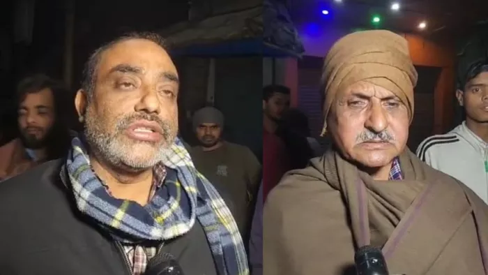 Aligarh News: पलायन के पोस्टर लगाने वाले वैश्य समाज के लोग।
