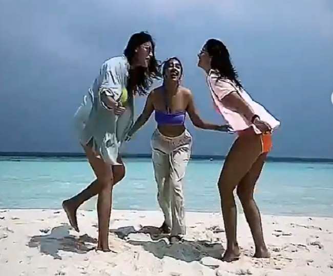 https://www.jagranimages.com/images/newimg/08022021/08_02_2021-alia_maldives_21347985.jpg