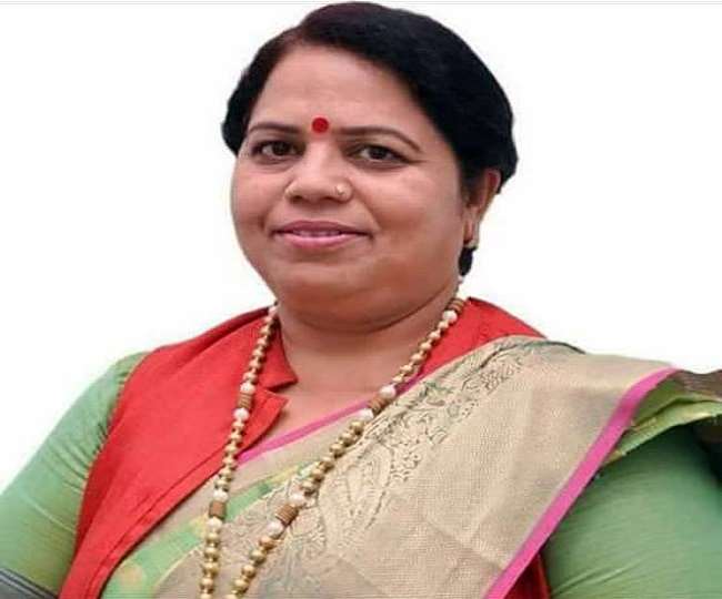 भाजपा नेता कांता कर्दम की गैस एजेंसी से लूट।