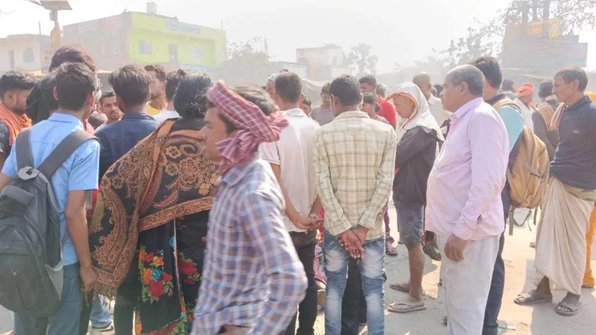 पुनपुन में ट्रक ने दो बाइक सवारों को रौंदा
