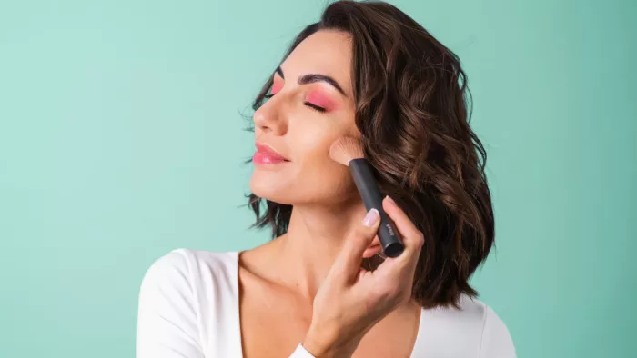 Blush Applying Tips: इंडियन स्किन टोन पर जंचने वाले ब्लश शेड्स