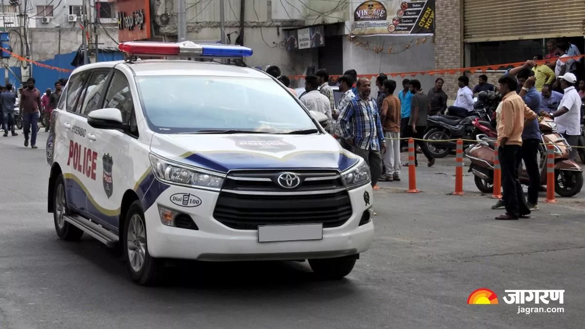 Noida: रास्ता पूछने के बहाने रक्षा मंत्रालय के अधिकारी से कार रुकवाकर सोने की चेन की लूट, पुलिस की जांच जारी