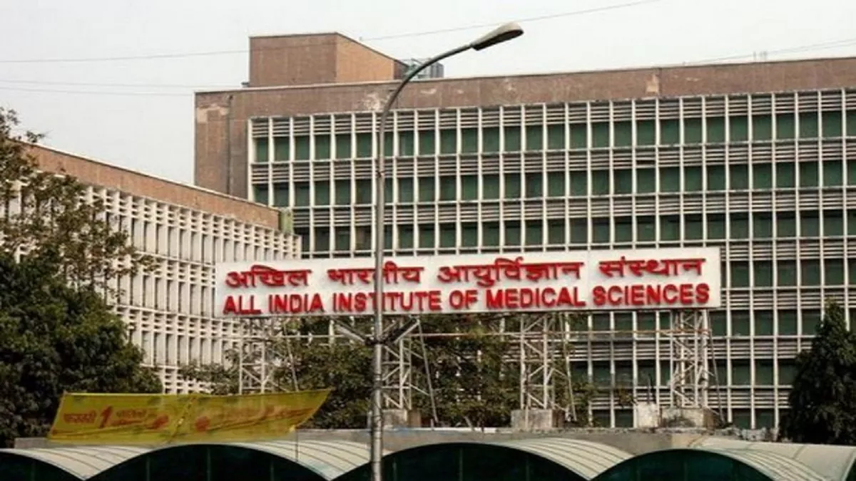 Delhi AIIMS: एम्स प्रशासन का एक्शन, लाइब्रेरी के पास जली हुई बीड़ी और सिगरेट मिलने पर दो अधिकारी निलंबित