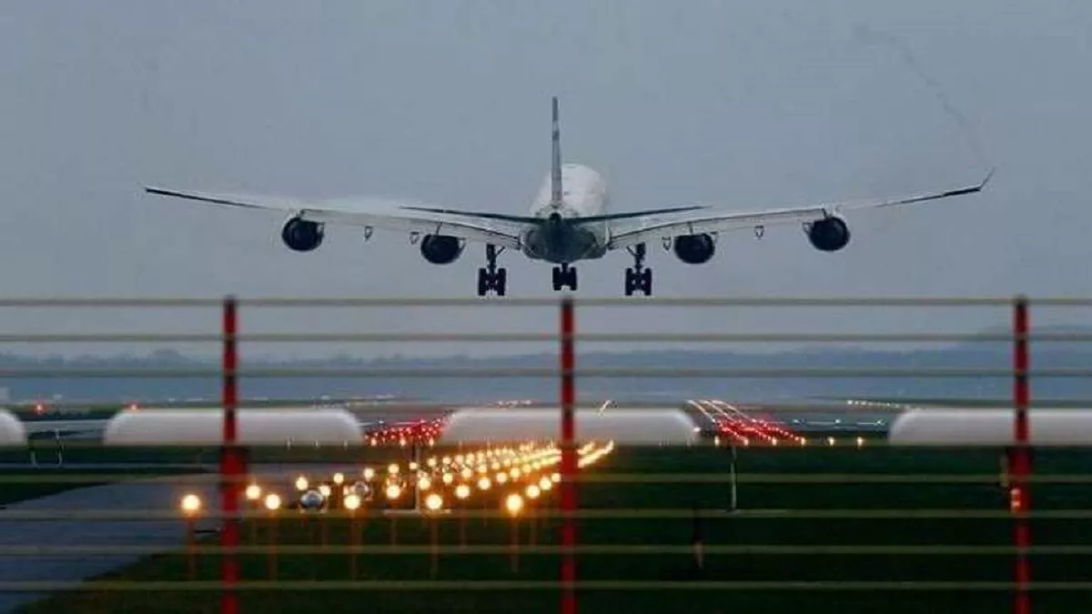 Kerala News: तिरुवनंतपुरम हवाईअड्डे पर उड़ान भरने के दौरान रनवे पर फिसला ट्रेनिंग विमान (फाइल फोटो)