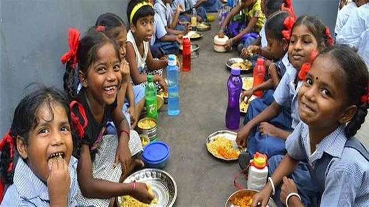 स्कूलों में भोजन की गड़बड़ी को लेकर जांच करेगा CAG (फाइल फोटो)