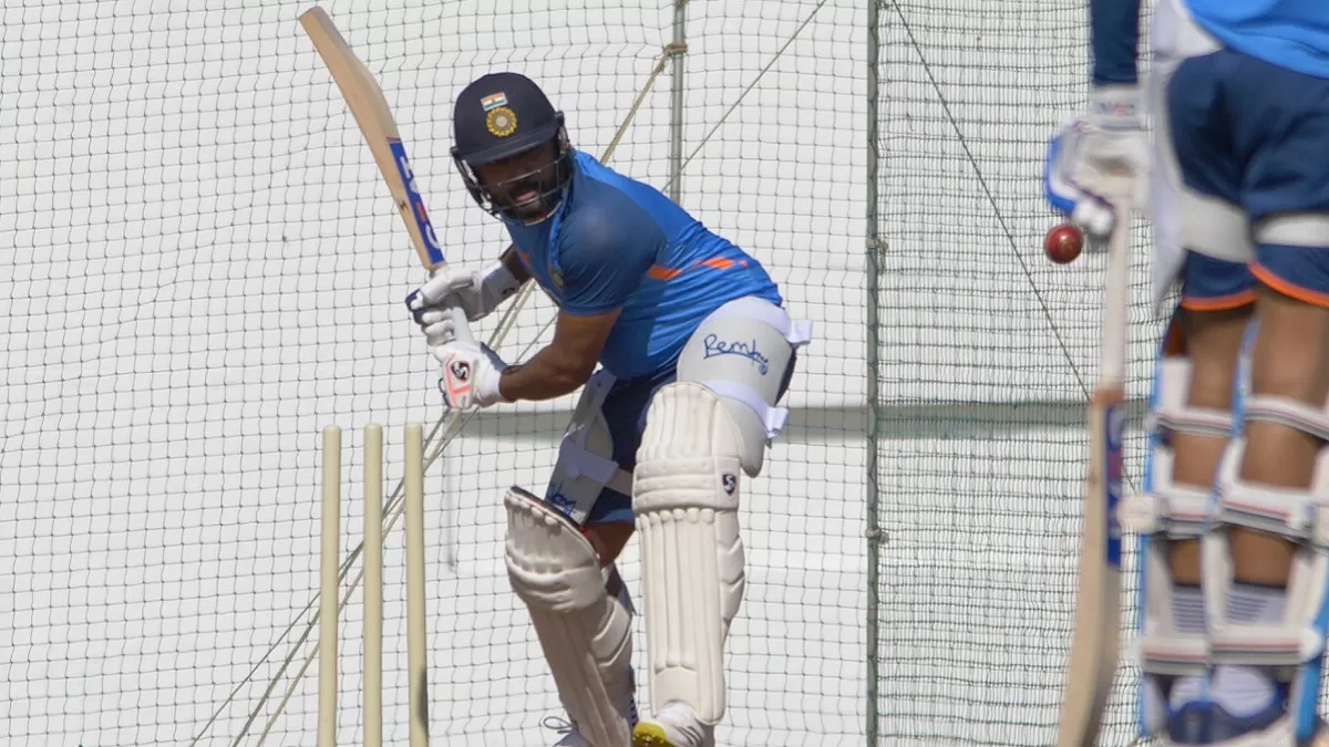 रोहित शर्मा पहले टेस्‍ट के लिए बल्‍लेबाजी का अभ्‍यास करते हुए