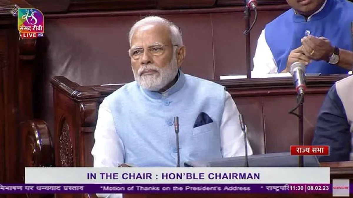 PM Modi Jacket: खास जैकेट पहन संसद पहुंचे पीएम मोदी, प्लास्टिक की बोतलों को रिसाइकल कर किया गया है तैयार