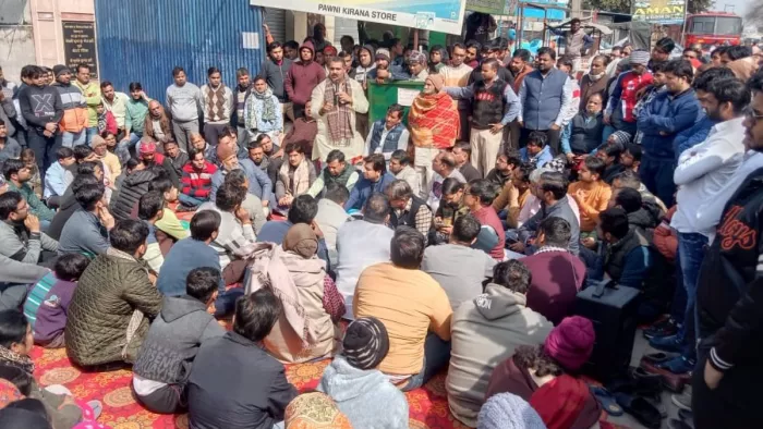 Noida News: व्यापारी के बेटे की हत्या के विरोध में लगातार दूसरे दिन बिलासपुर बाजार बंद