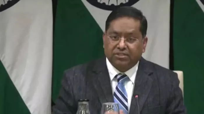 भारत नहीं करता किसी भी देश की लोकतांत्रिक प्रक्रिया में हस्तक्षेपः विदेश मंत्रालय