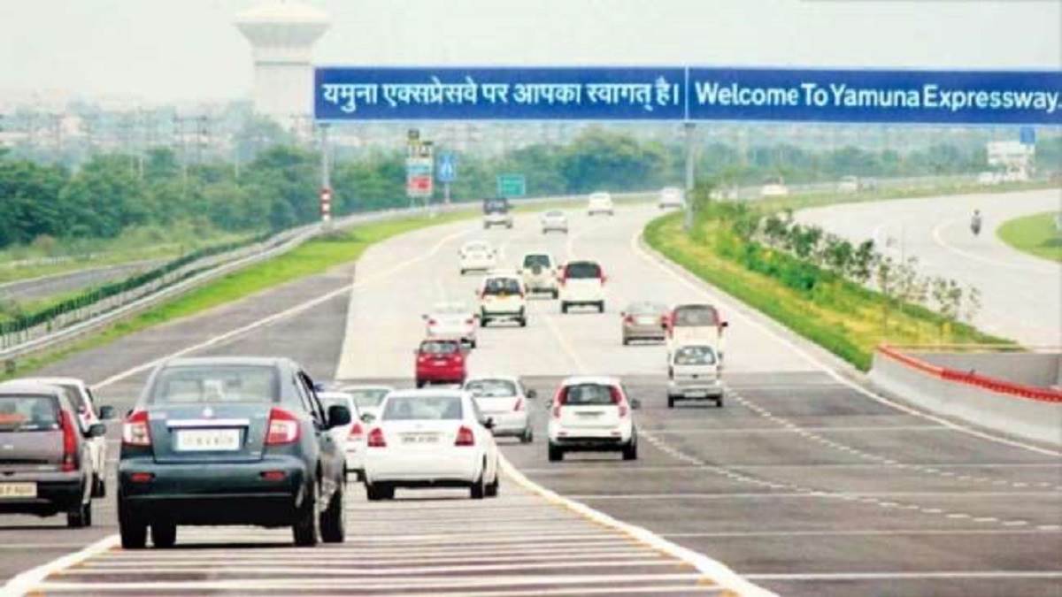 https://www.jagranimages.com/images/newimg/08022024/08_02_2024-yamuna_expressway_23648293.jpg