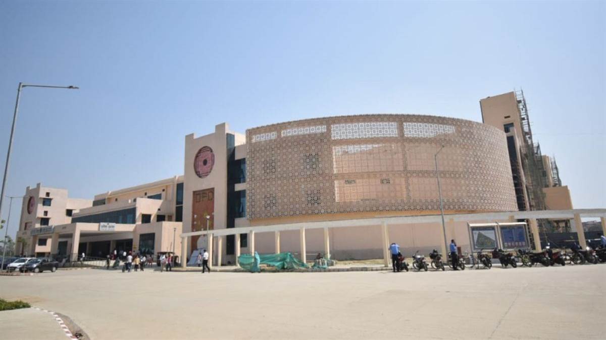 https://www.jagranimages.com/images/newimg/08022025/08_02_2025-aiims_gorakhpur_23880784.jpg