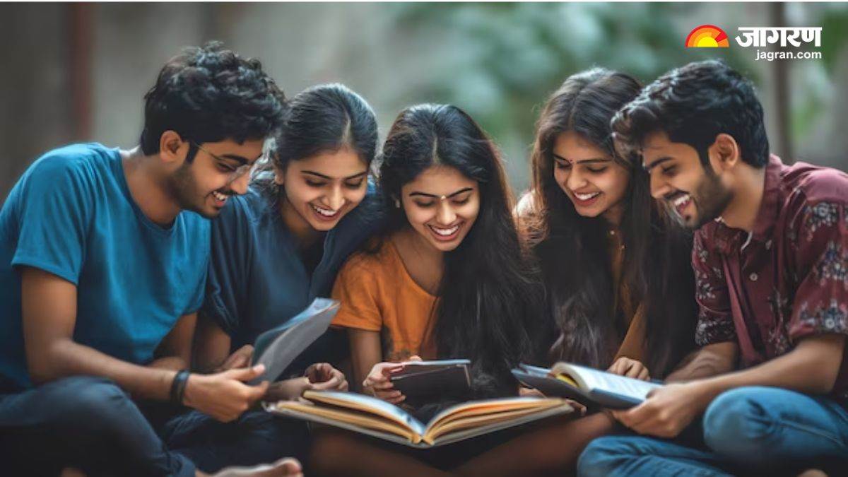 https://www.jagranimages.com/images/newimg/08022025/08_02_2025-reading_habits_of_youth_23881095.jpg