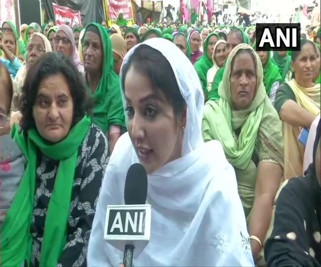 हरियाणा और पंजाब से काफी संख्या में महिलाएं टीकरी बॉर्डर पर पहुंची और आंदोलन में शामिल हुई।
