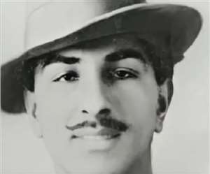 इस तस्वीर में शहीद भगत सिंह बेहद हैंडसम दिख रहे हैं।