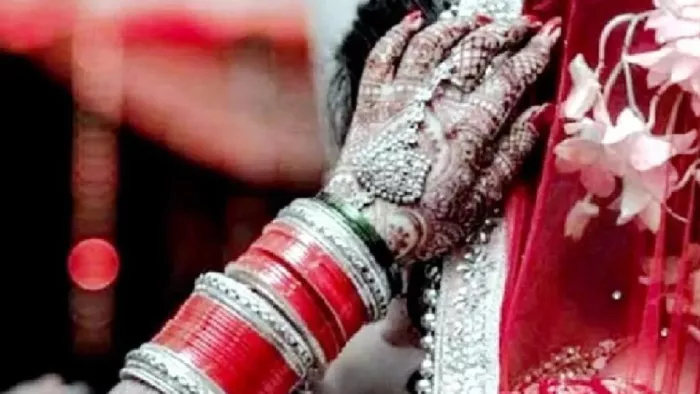 शादी में पहुंची दूल्हे की गर्लफ्रेंड तो मच गया बवाल
