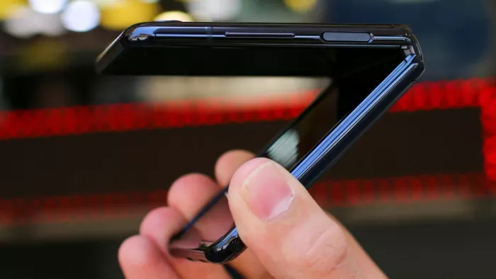 रिपोर्ट्स के मुताबिक Apple Foldable iPhone पर काम कर रही है। (प्रतीकात्मक फोटो- Unsplash)